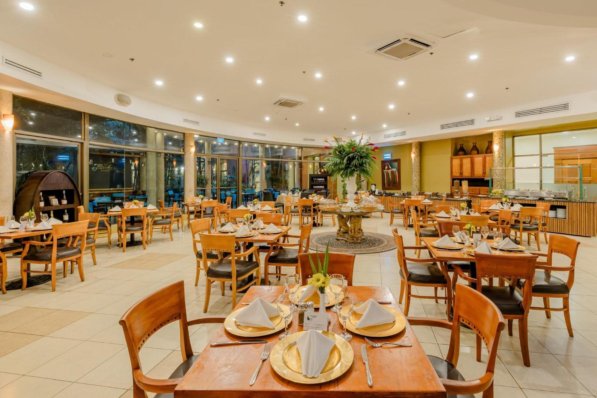 Holiday Inn Convention Center By Ihg Managua Exterior photo