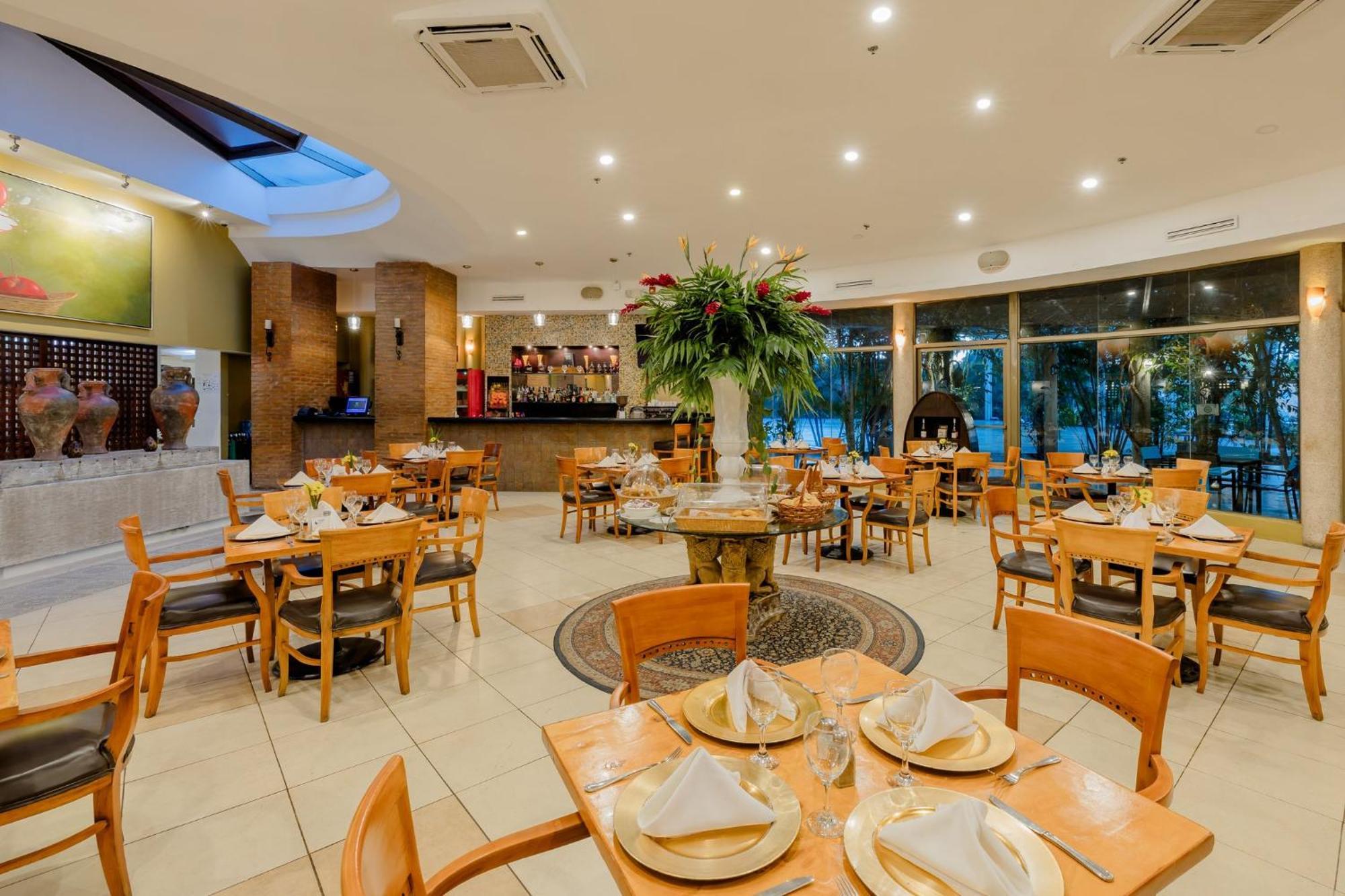 Holiday Inn Convention Center By Ihg Managua Exterior photo