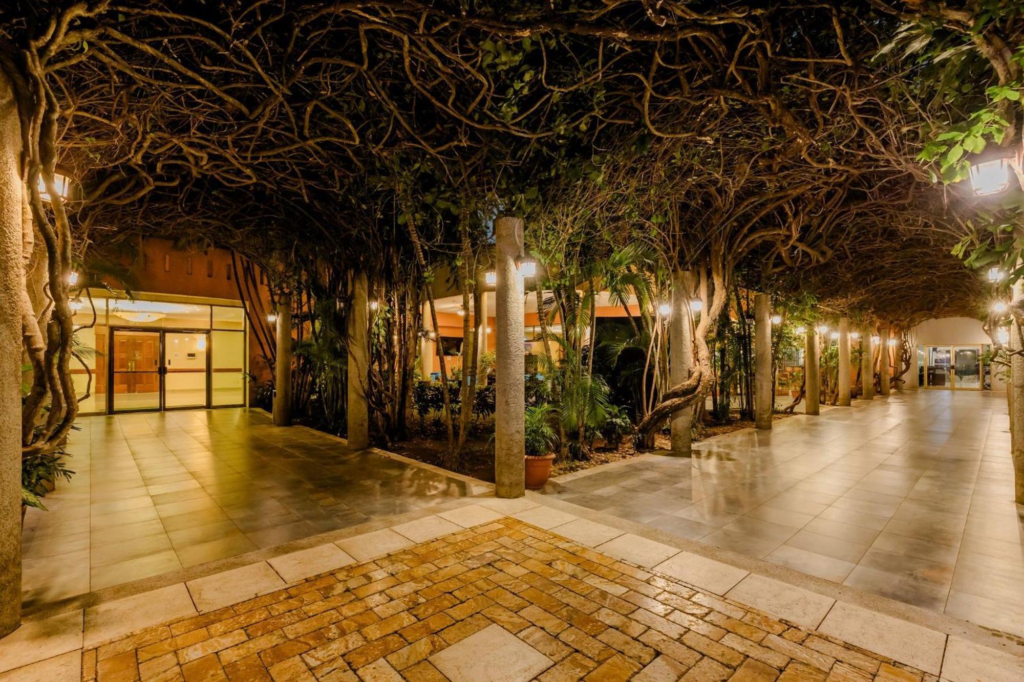 Holiday Inn Convention Center By Ihg Managua Exterior photo